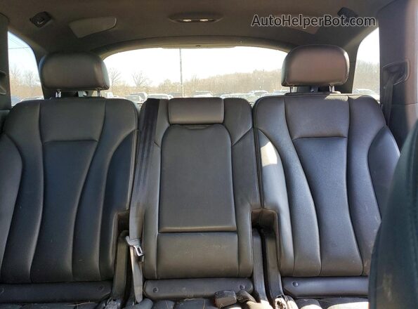 WA1LAAF79KD039700 2019 AUDI Q7 White Widok tylnych siedzeń