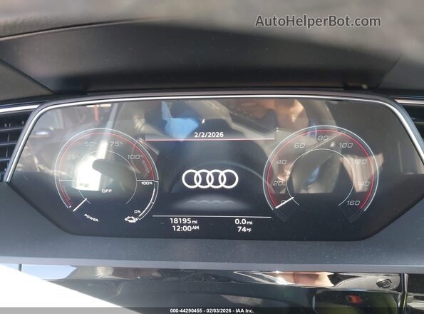 WA1LAAGE3NB011114 2022 AUDI E-TRON White Widok tylnych siedzeń