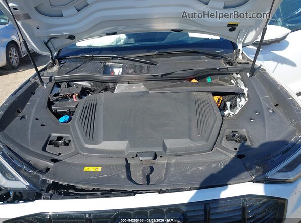 WA1LAAGE3NB011114 2022 AUDI E-TRON White Widok z tyłu