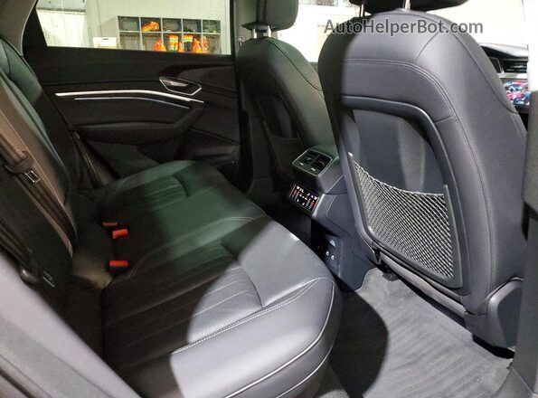 WA1LAAGE7PB003553 2023 AUDI E-TRON Black უკანა სალონის ხედი