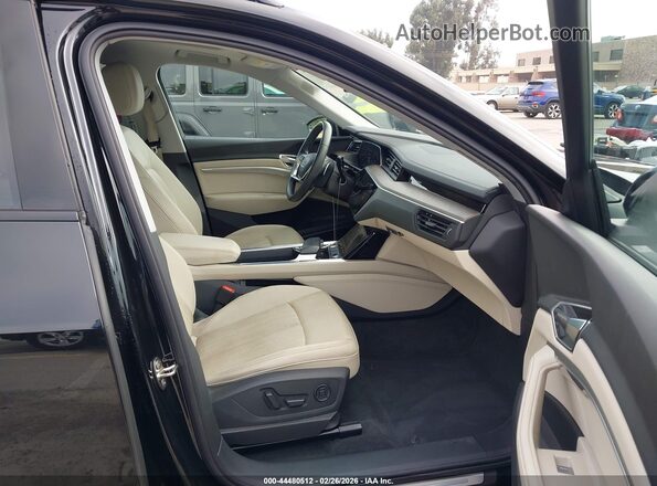 WA1LAAGE8MB039232 2021 AUDI E-TRON Black Вид салону спереду