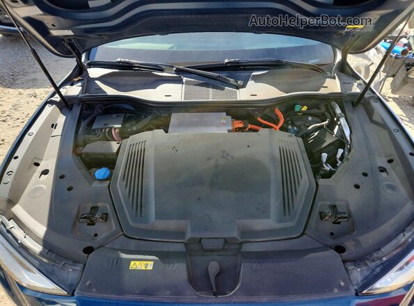 WA1LABGE5KB020950 2019 AUDI E-TRON Blue Вид задньої частини салону