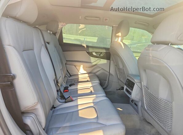 WA1LCBF79RD004455 2024 AUDI Q7 White Widok tylnych siedzeń
