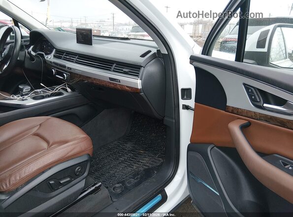 WA1LHAF7XJD031194 2018 AUDI Q7 White Widok wnętrza z przodu