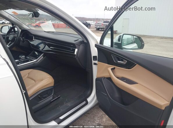 WA1LXAF73LD002917 2020 AUDI Q7 White Front interior view
