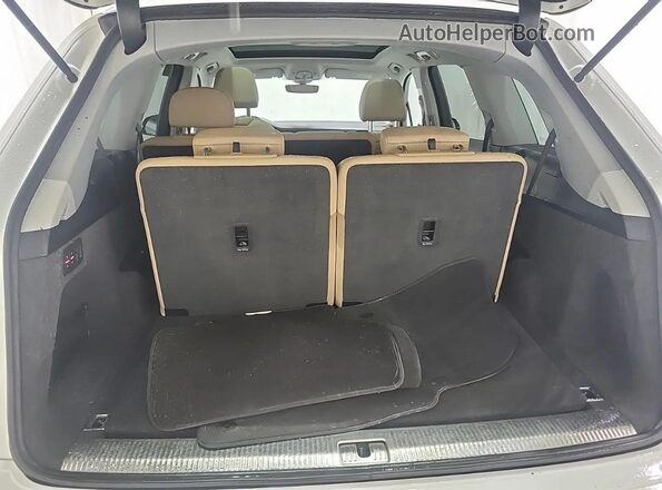 WA1LXAF75LD002823 2020 AUDI Q7 White Սալոնի հետևի տեսք