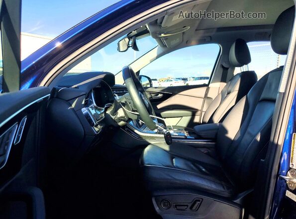 WA1LXBF72ND013545 2022 AUDI Q7 Blue Вид салону спереду