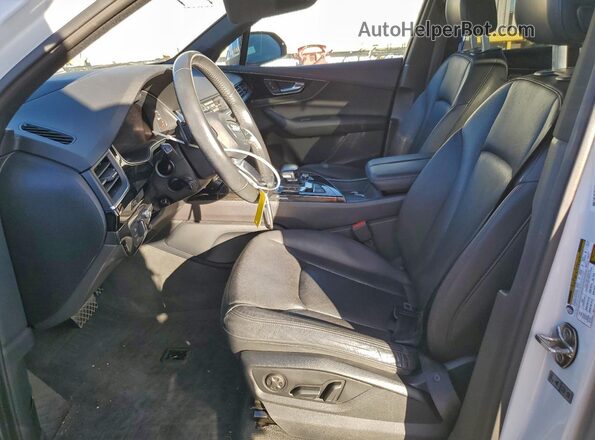 WA1VAAF79HD057308 2017 AUDI Q7 Белый Вид салона спереди
