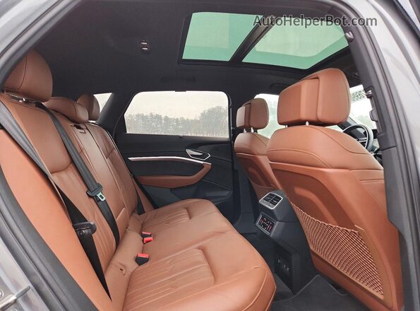 WA1VAAGE7MB020678 2021 AUDI E-TRON Серый Вид задней части салона
