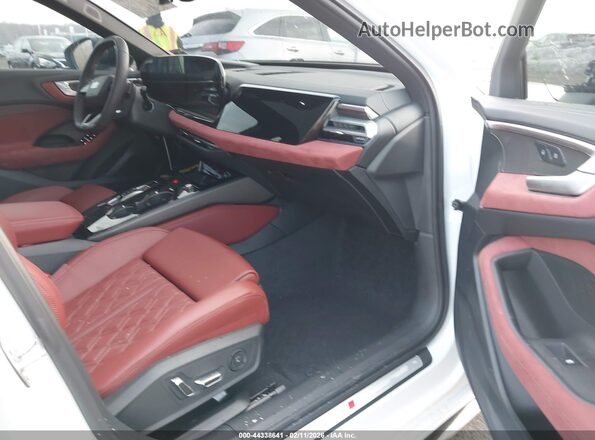WAU25CFU5SN061529 2025 AUDI ALL White Vista interior delantera
