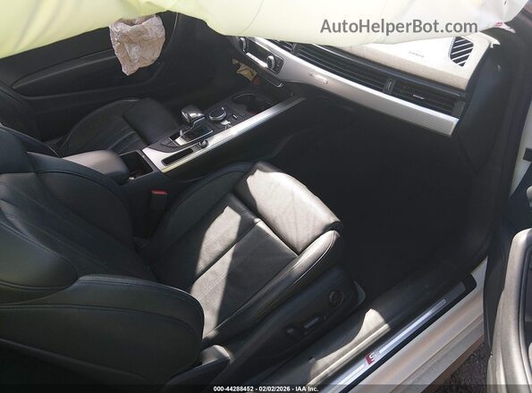 WAUTNAF53JA070818 2018 AUDI OTHER White Vista interior delantera