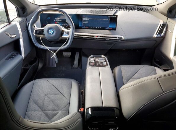 WB523CF02RCR16663 2024 BMW IX Gray Առջևի վահանակի տեսք