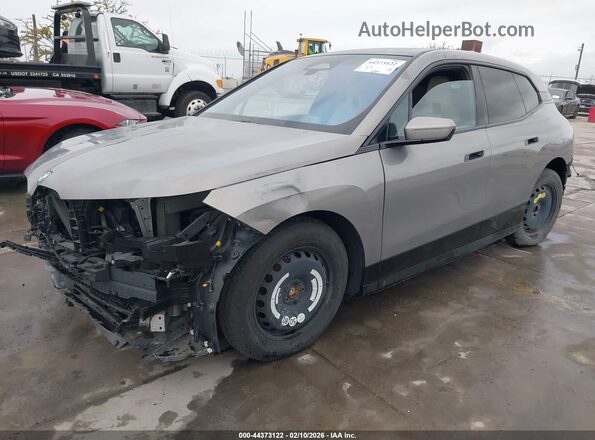 WB523CF03RCR15800 2024 BMW IX Серый Передняя левая четверть
