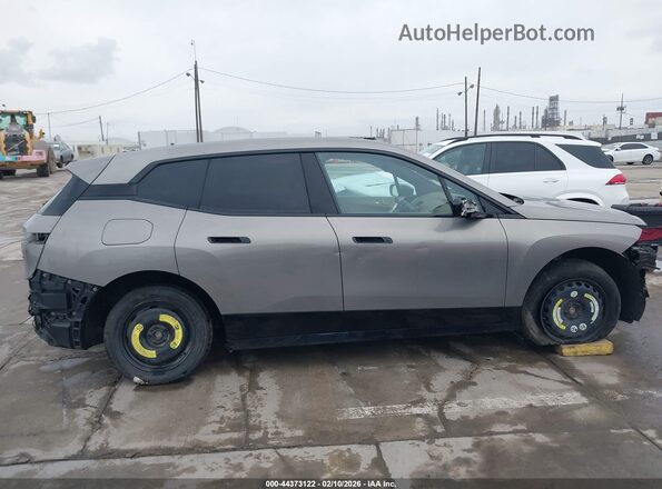 WB523CF03RCR15800 2024 BMW IX Серый Вид задней части салона