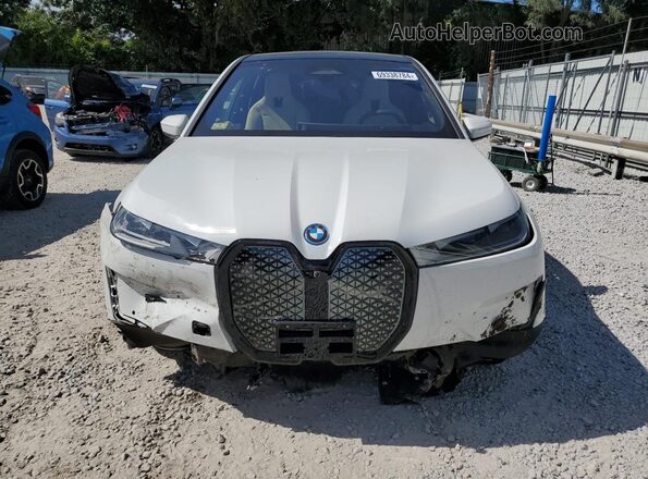 WB523CF05RCR09402 2024 BMW IX Белый Вид спереди