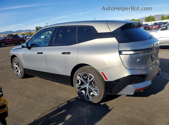 WB523CF08RCP61875 2024 BMW IX Silver Trasero derecho