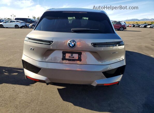 WB523CF08RCP61875 2024 BMW IX Silver Vista interior delantera