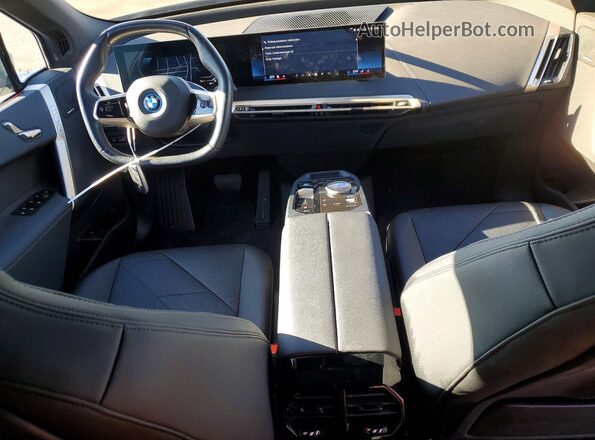 WB523CF08RCP61875 2024 BMW IX Silver Vista del cuadro de instrumentos
