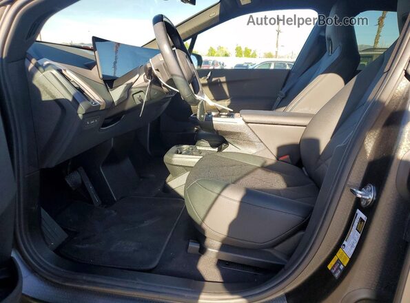 WB523CF08RCP61875 2024 BMW IX Silver Vista del salpicadero