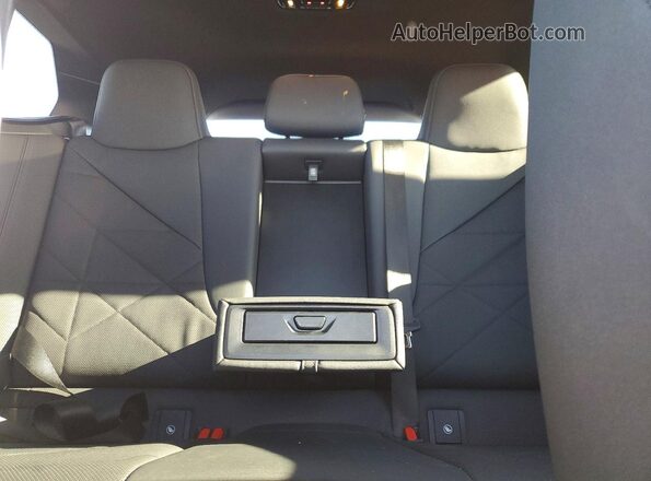 WB523CF08RCP61875 2024 BMW IX Silver Vista interior trasera