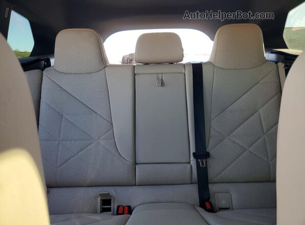 WB523CF09PCM75997 2023 BMW IX White უკანა სავარძლების ხედი