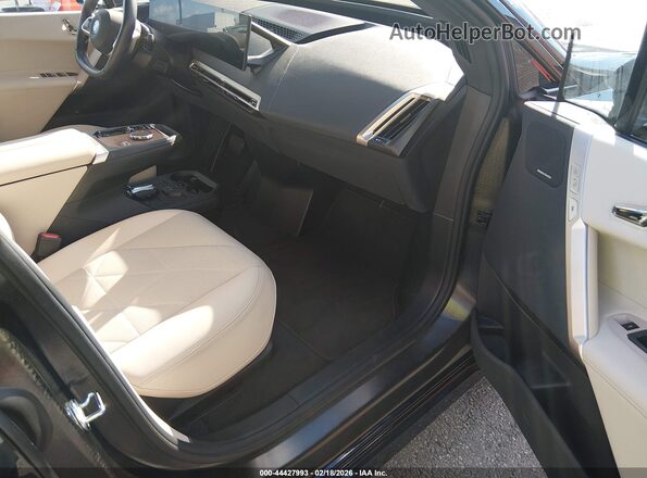 WB523CF09RCP90639 2024 BMW IX Black Вид салону спереду