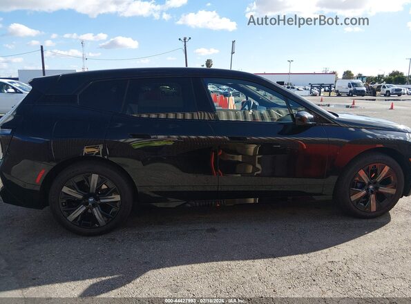 WB523CF09RCP90639 2024 BMW IX Black Вид задньої частини салону