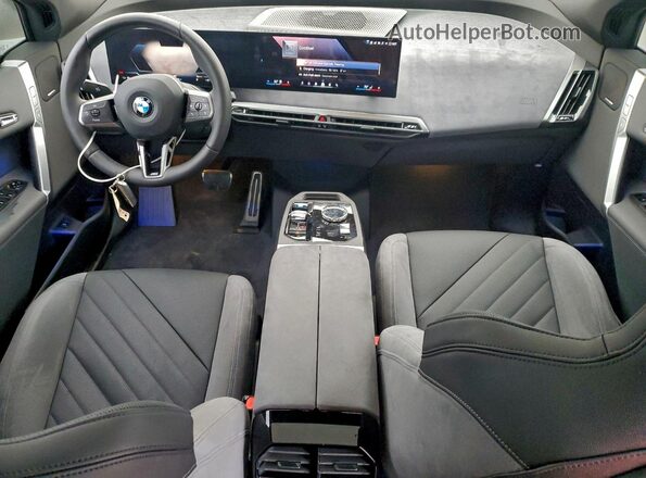 WB543CF02TCW07808 2026 BMW IX Коричневый Вид панели приборов