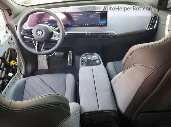 WB543CF04TCW04831 2026 BMW IX White Вид панелі приладів