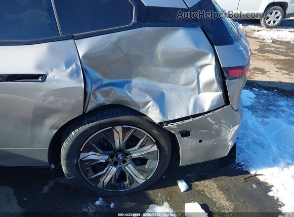 WB543CF04TCW81876 2026 BMW IX Silver Вид спереду
