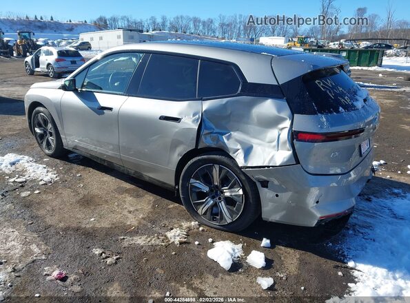 WB543CF04TCW81876 2026 BMW IX Silver Задня ліва чверть