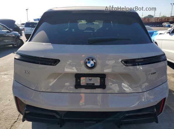 WB553CF05TCW43626 2026 BMW IX Beige Widok z tyłu