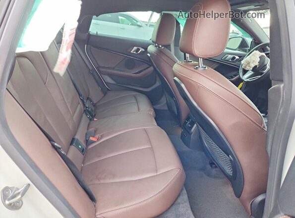 WBA13AL00N7J96983 2022 BMW M2 White Widok tylnych siedzeń