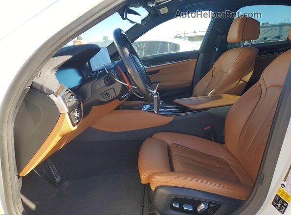 WBA13BK03MCF77744 2021 BMW M5 Белый Вид салона спереди