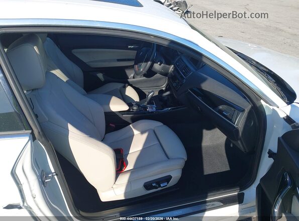 WBA1F9C55GV544437 2016 BMW 2 SERIES Белый Вид салона спереди