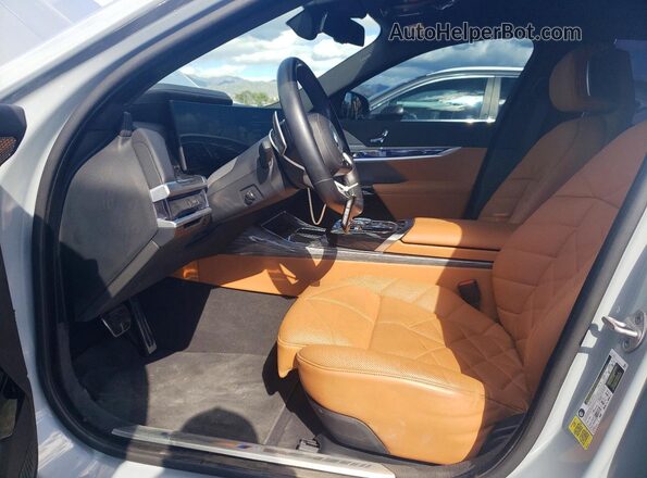 WBA23EH04RCP84192 2024 BMW 7 SERIES Gray Vista interior delantera