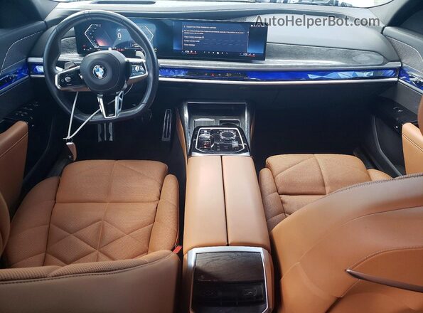 WBA23EH04RCP84192 2024 BMW 7 SERIES Gray Vista del salpicadero