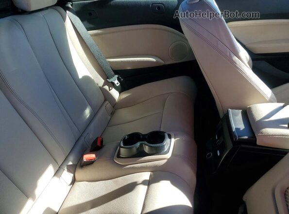 WBA2K9C3XH7A26265 2017 BMW 2 SERIES Red Widok tylnych siedzeń