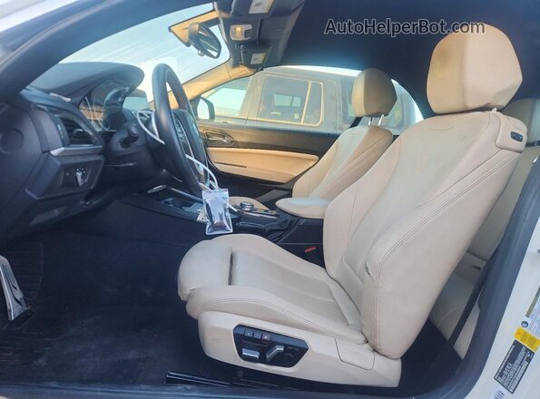 WBA2K9C53HV646949 2017 BMW 2 SERIES Белый Вид салона спереди