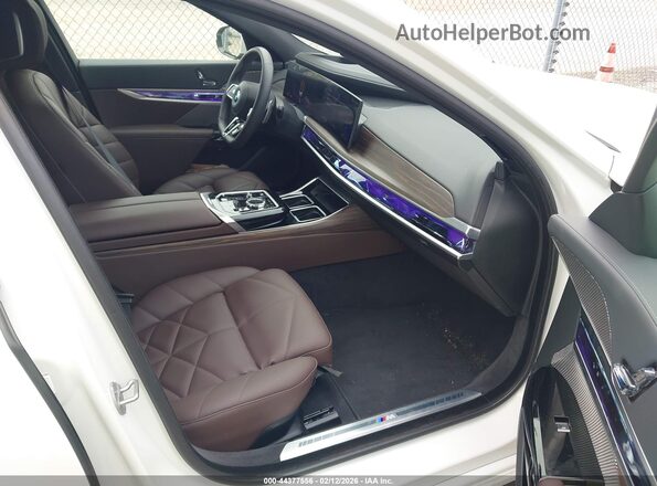 WBA33EH00SCV71427 2025 BMW 7 SERIES White 