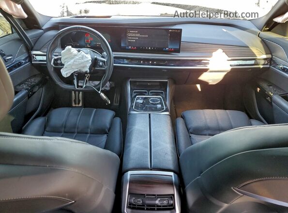 WBA33EJ00RCP02621 2024 BMW 7 SERIES Gray Vista del salpicadero