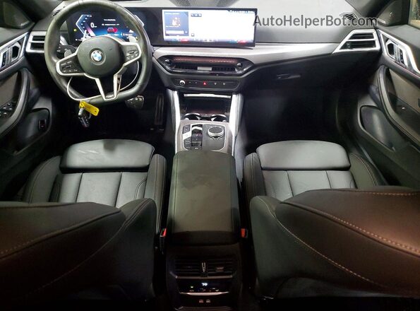 WBA33FB0XSFU54838 2025 BMW 4 SERIES Red Widok deski rozdzielczej