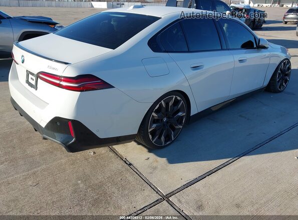 WBA43FJ05RCR52950 2024 BMW 5 SERIES White Tył prawy