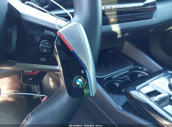 WBA43FJ05RCR52950 2024 BMW 5 SERIES White Widok deski rozdzielczej