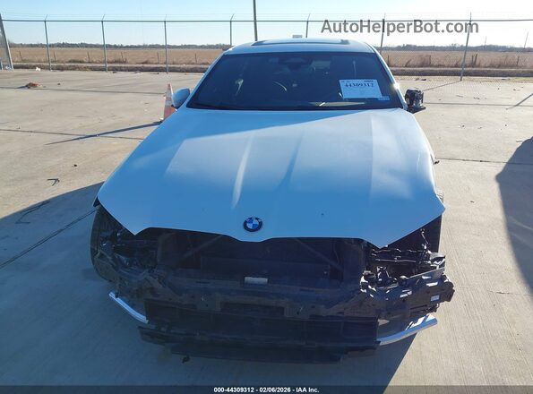 WBA43FJ05RCR52950 2024 BMW 5 SERIES White Widok z przodu