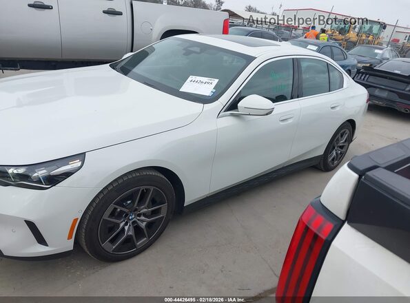WBA43FJ06TCV55934 2026 BMW 5 SERIES White Панорамний вид салону 360°