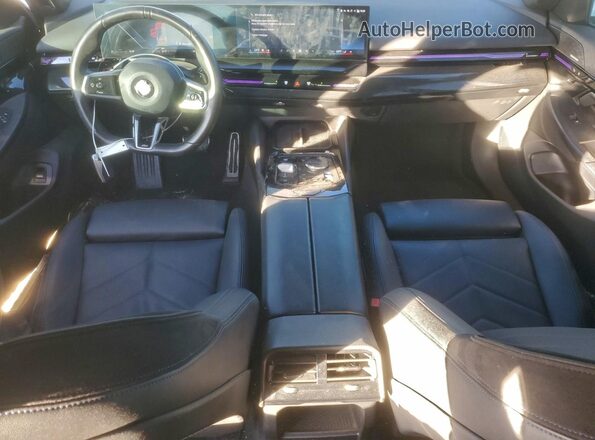 WBA43FJ07SCT63968 2025 BMW 5 SERIES Gray Dashboard view