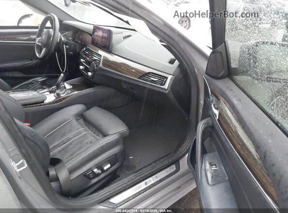 WBA53BH00MCF35086 2021 BMW 5 SERIES Gray Вид салону спереду