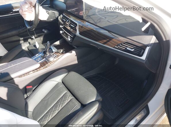 WBA53BH07MCF21332 2021 BMW 5 SERIES White Front interior view
