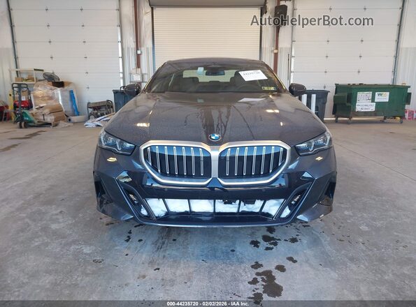 WBA53FJ05TCW40901 2026 BMW 5 SERIES Black ხელსაწყოთა პანელის ხედი